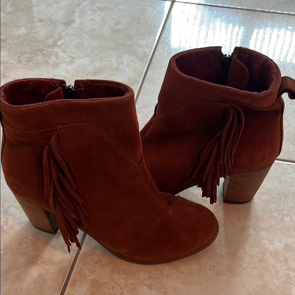 Toms Lunata Suede Ankle Boots with fringe 6